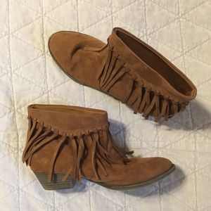 American Eagle Fringe Booties with Chunky Heel 7.5